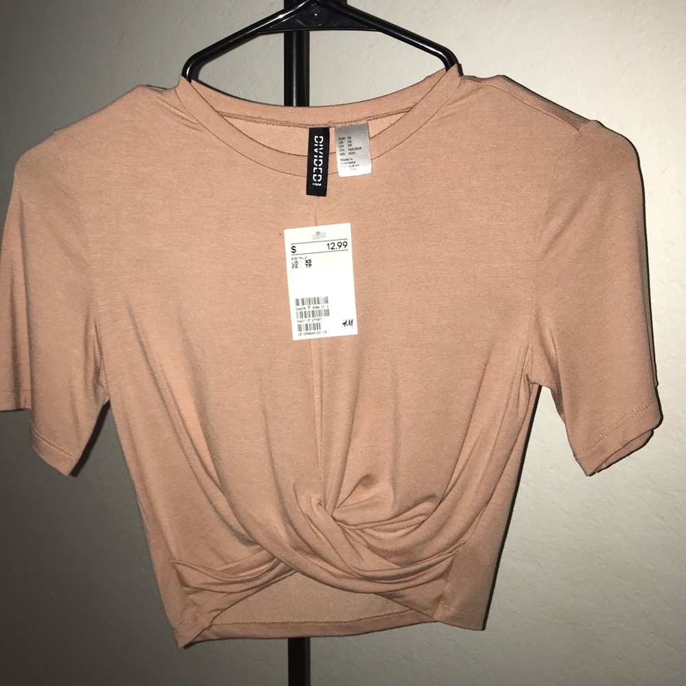 Salmon colored crop top short sleeved